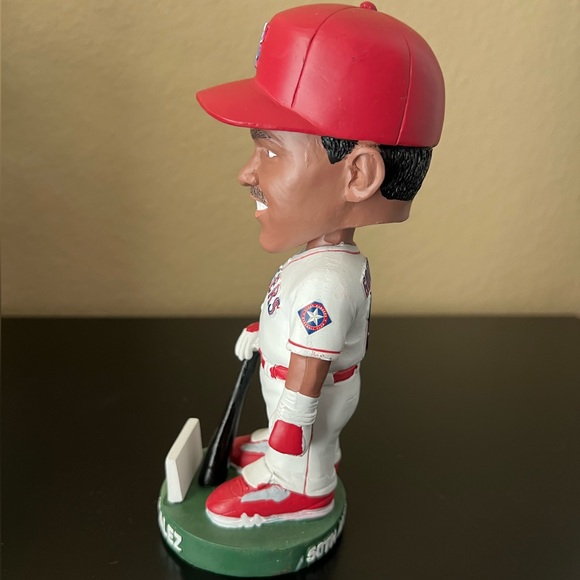 Texas Rangers Juan Gonzalez Bobble Head - Picture 3 of 9